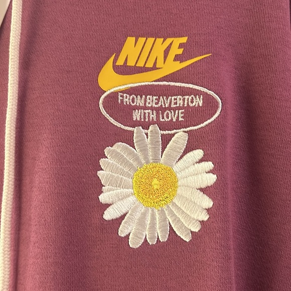 RARE NIKE HOODIE- NWT - Picture 2 of 3